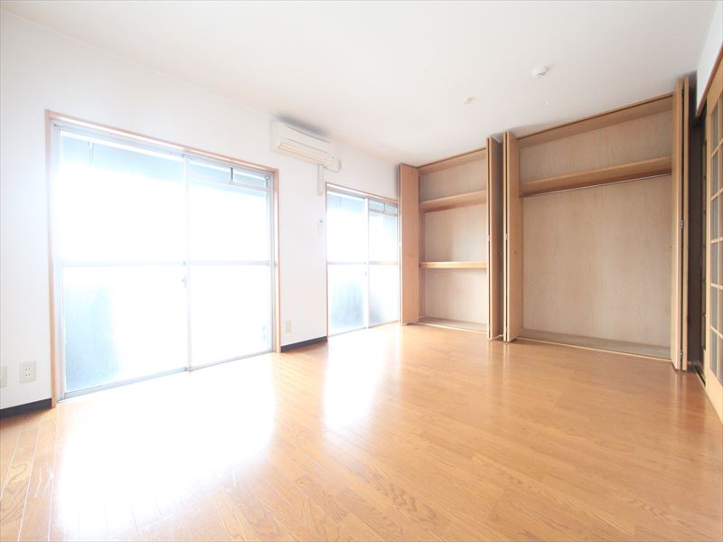 洋室13.5帖 クローゼット充実