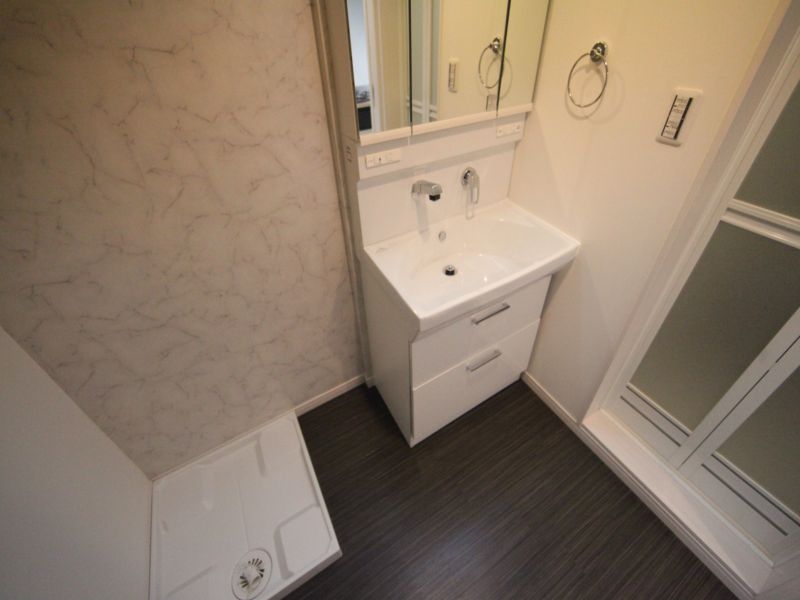 脱衣所 シャンプードレッサー付(3面鏡)