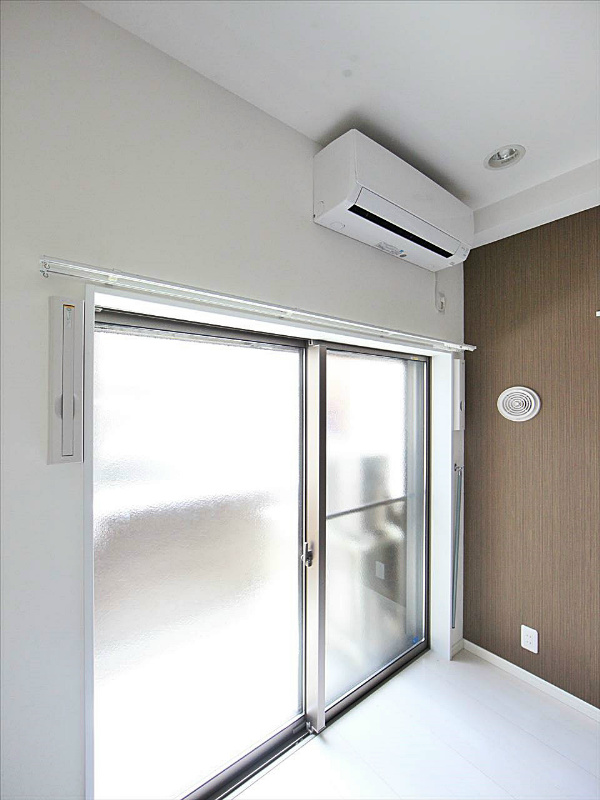 リビング★洋室にエアコンついてます