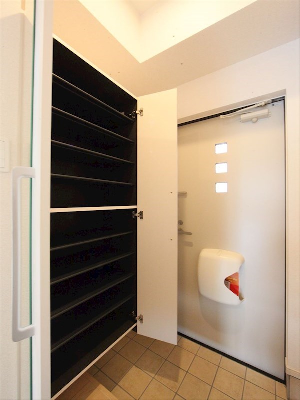 充実シューズボックス ミラー付き!