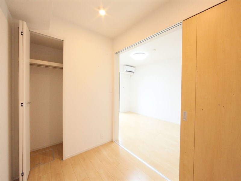 ベットルーム クローゼットあり