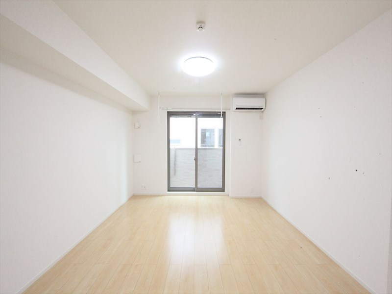 洋室 エアコンついてます