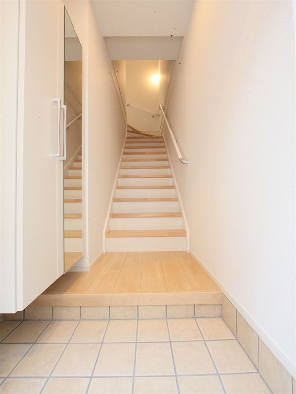 玄関 階段が室内に♪