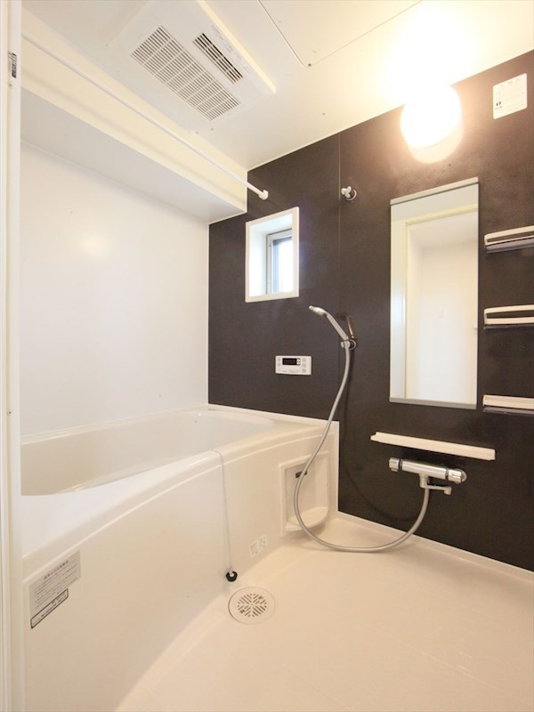 追い焚きつきバスルーム 窓もあり換気◎