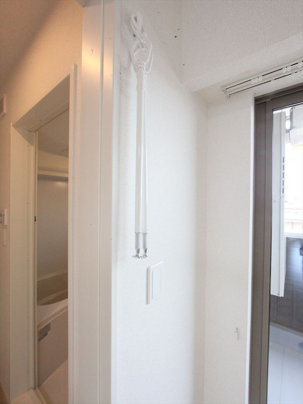 天井に吊って室内干しできます