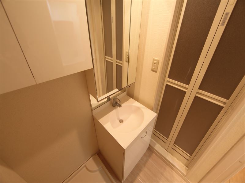 脱衣所 独立洗面台付