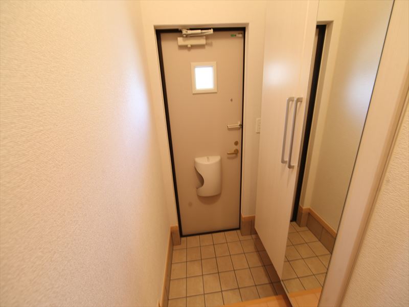 玄関 シューズボックス・大きな鏡付