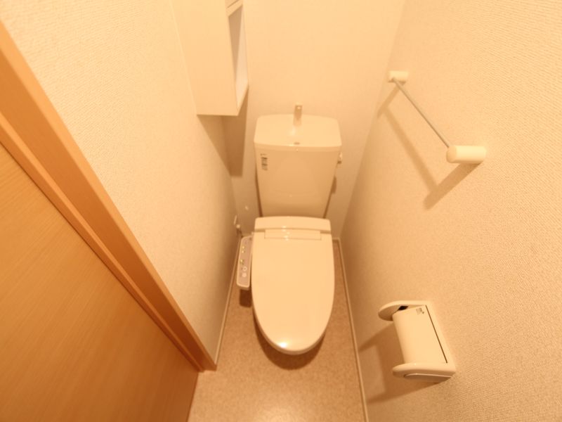 温便座付トイレ 棚あり