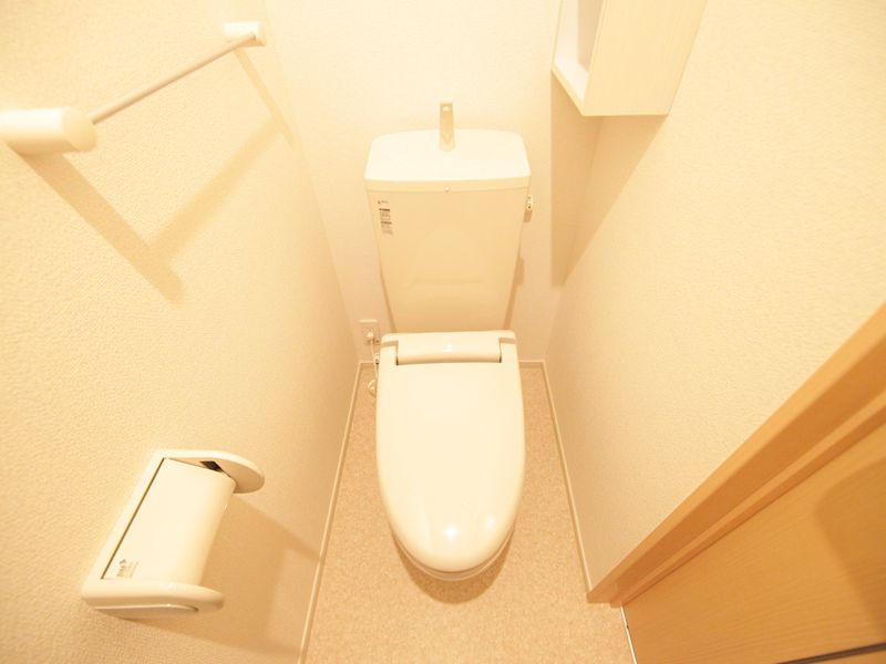 暖房便座 収納棚有ります