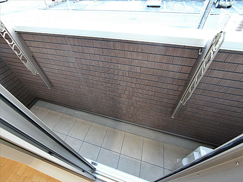 防犯シャッター付き