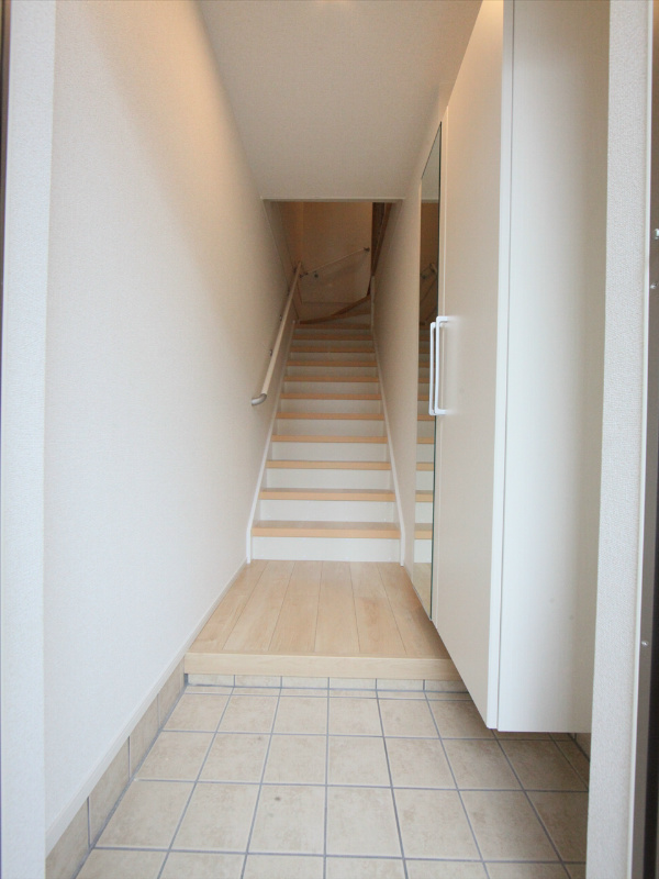 玄関広々 同タイプ写真