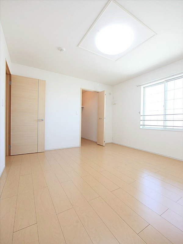 ベットルーム 収納あります。