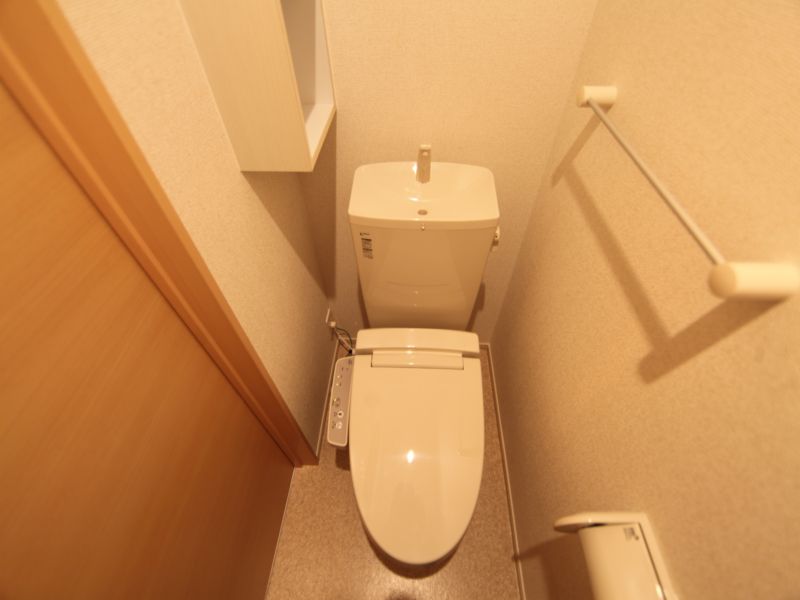 温便座付トイレ 棚あり