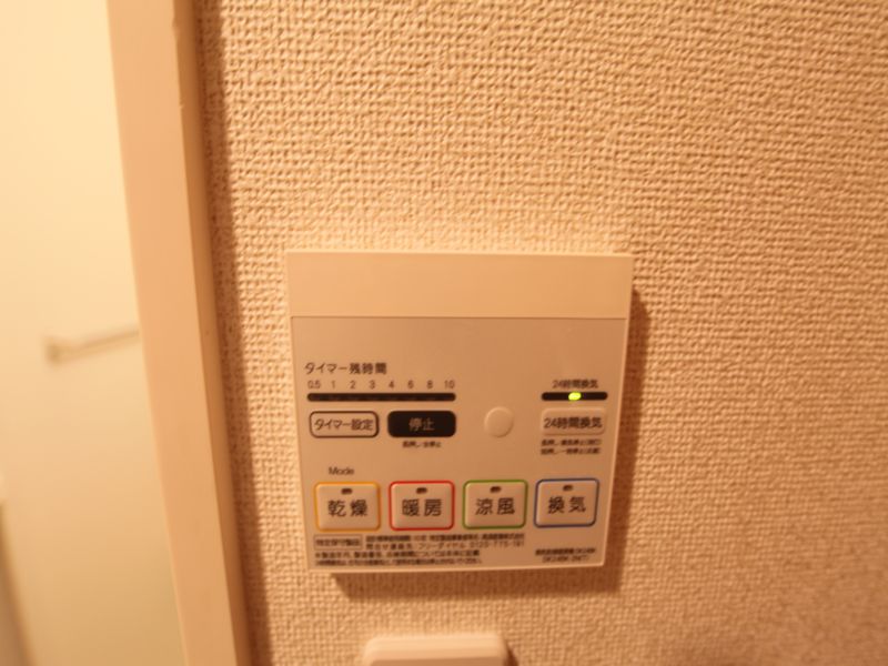 室内暖房乾燥機付き!!