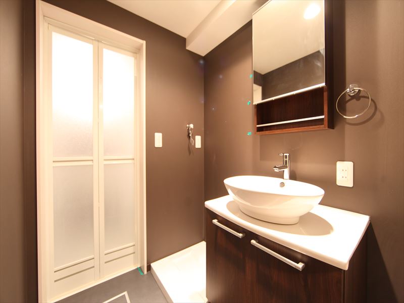 脱衣所 オシャレな独立洗面台付