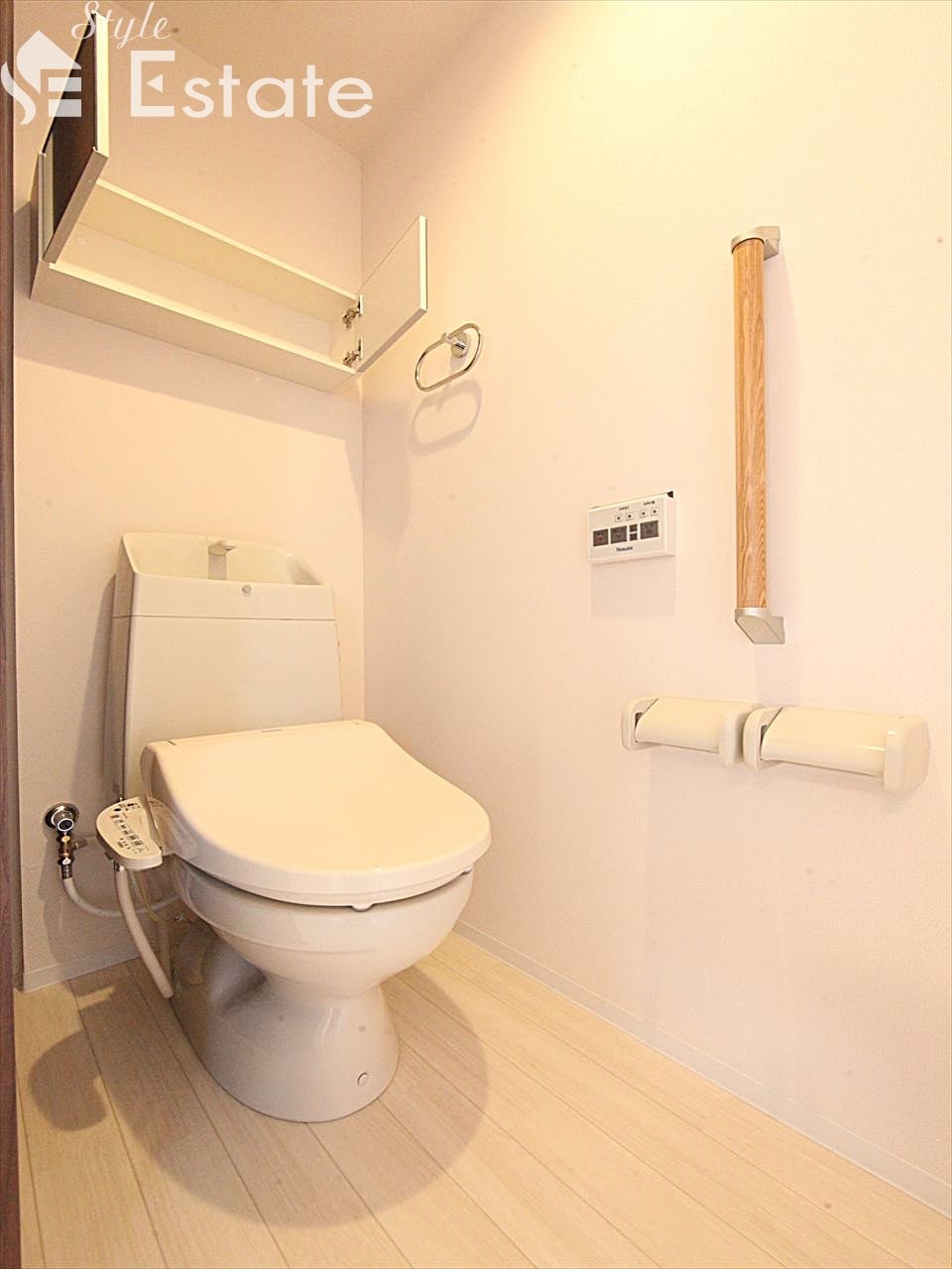 トイレ ウォシュレット付 棚付き 手すり付