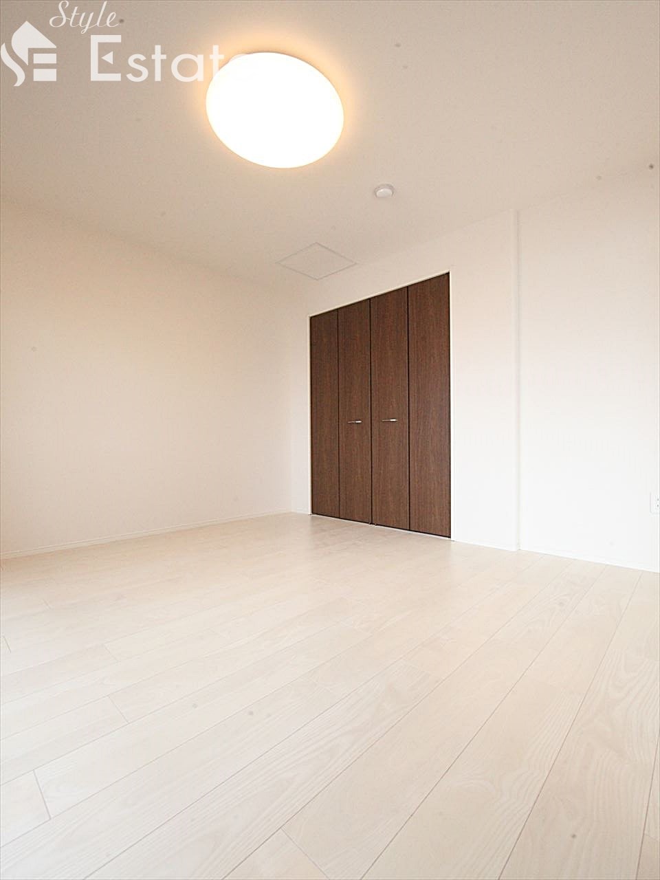 洋室 6.1帖 クローゼット付