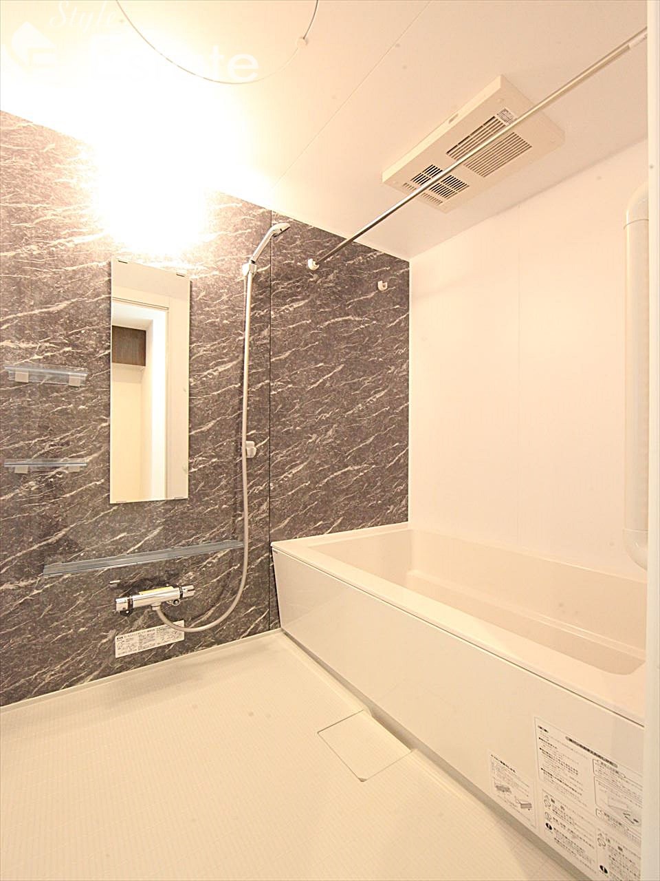 バスルーム 浴室換気乾燥機付 追い焚き給湯器付 手すり付