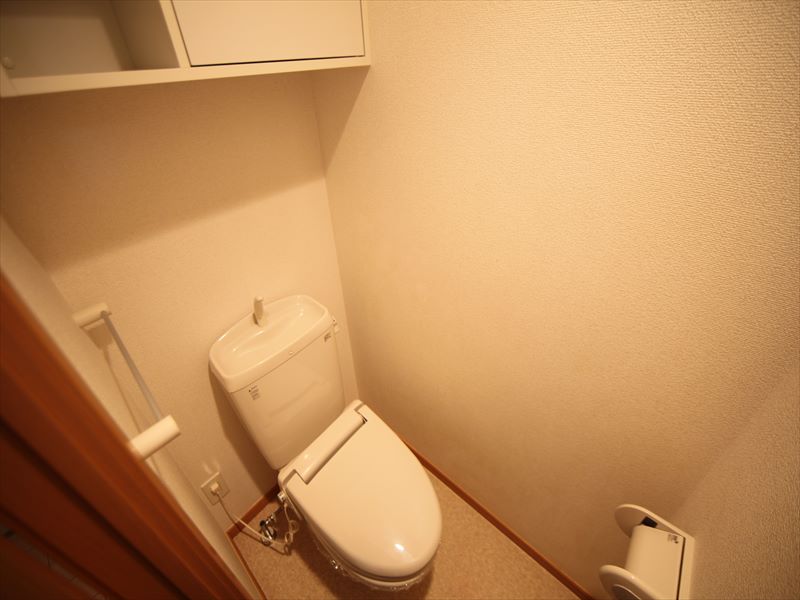 トイレ(ウォシュレット設置可)収納棚付