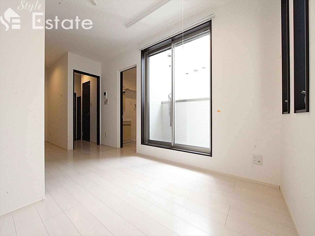 洋室 8.9帖 クローゼット付