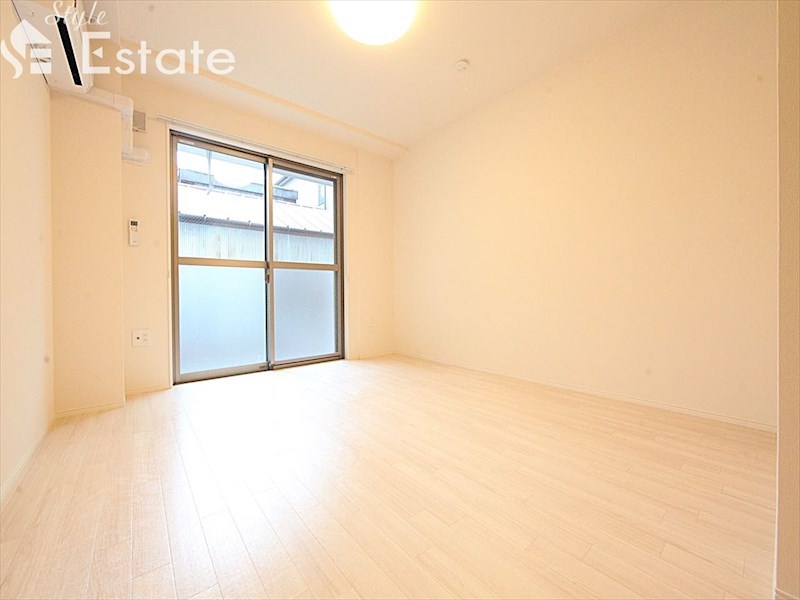 洋室 8.7帖 クローゼット付