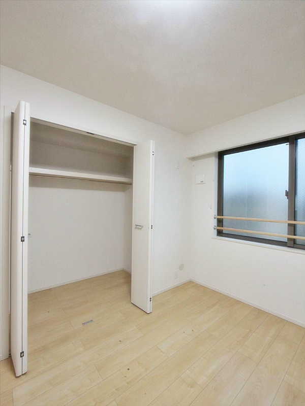 洋室 収納 同仕様内装写真