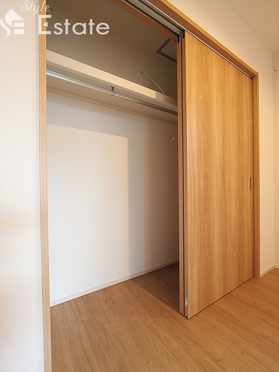 クローゼット 同仕様物件内装