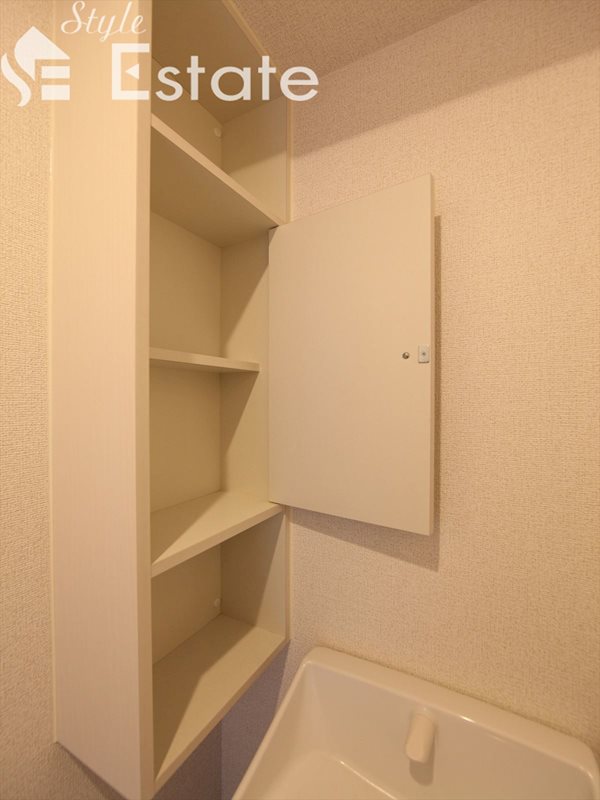 収納棚★温水洗浄便座付シャワートイレ