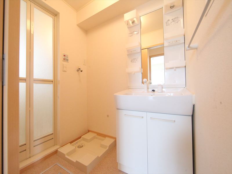 同マンション内別室画像 脱衣所 独立洗面台(シャンプードレッサー付)