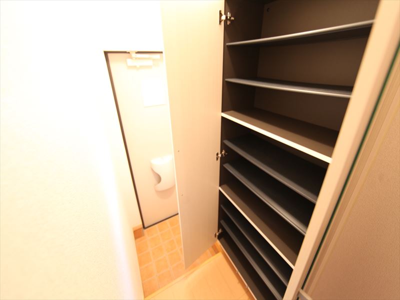 同マンション内別室画像 玄関 シューズボックス付