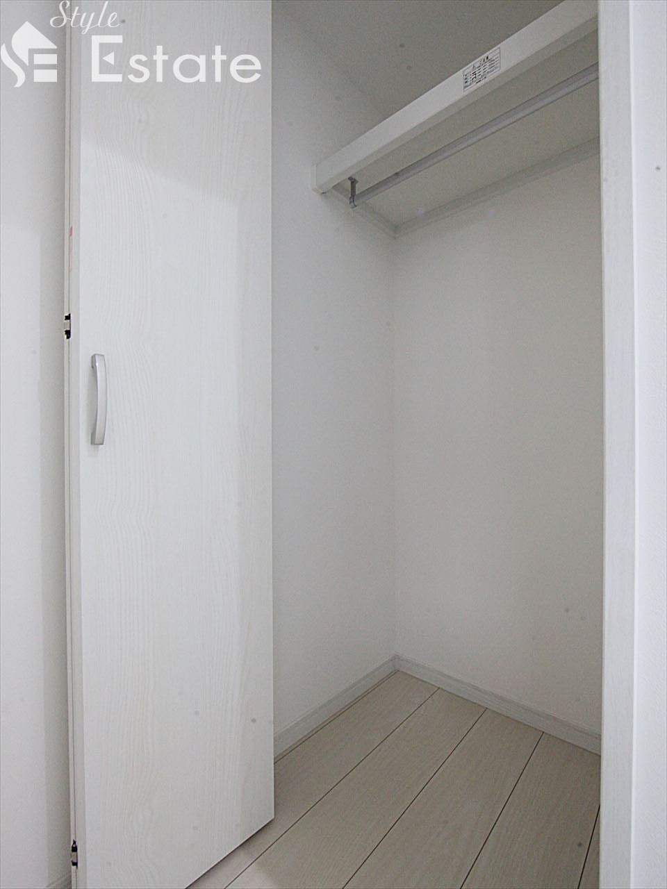 クローゼット 同仕様物件内装