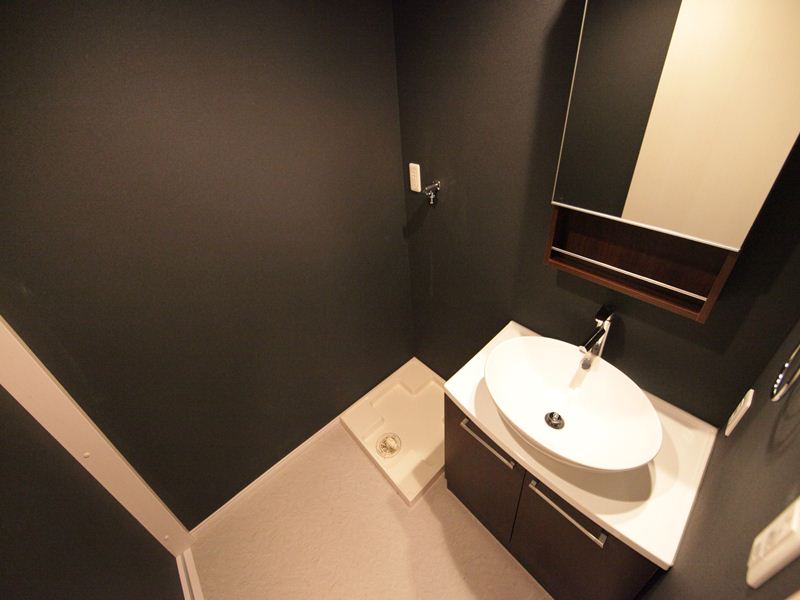 脱衣所 オシャレな独立洗面台付