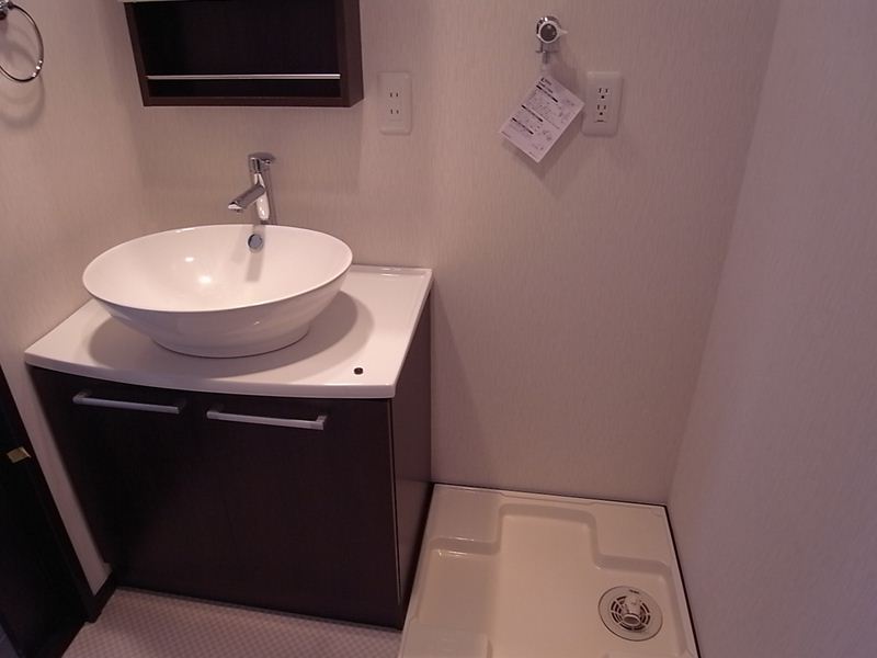 脱衣所 オシャレな独立洗面台付