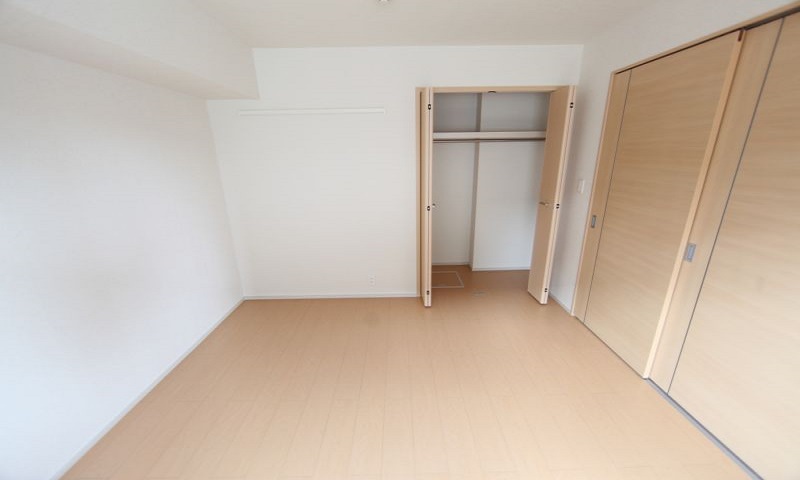 リビングとなりの洋室 クローゼット