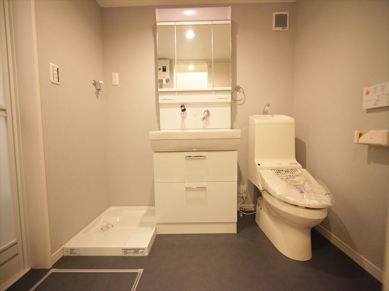 脱衣所 シャンプードレッサー付(3面鏡)