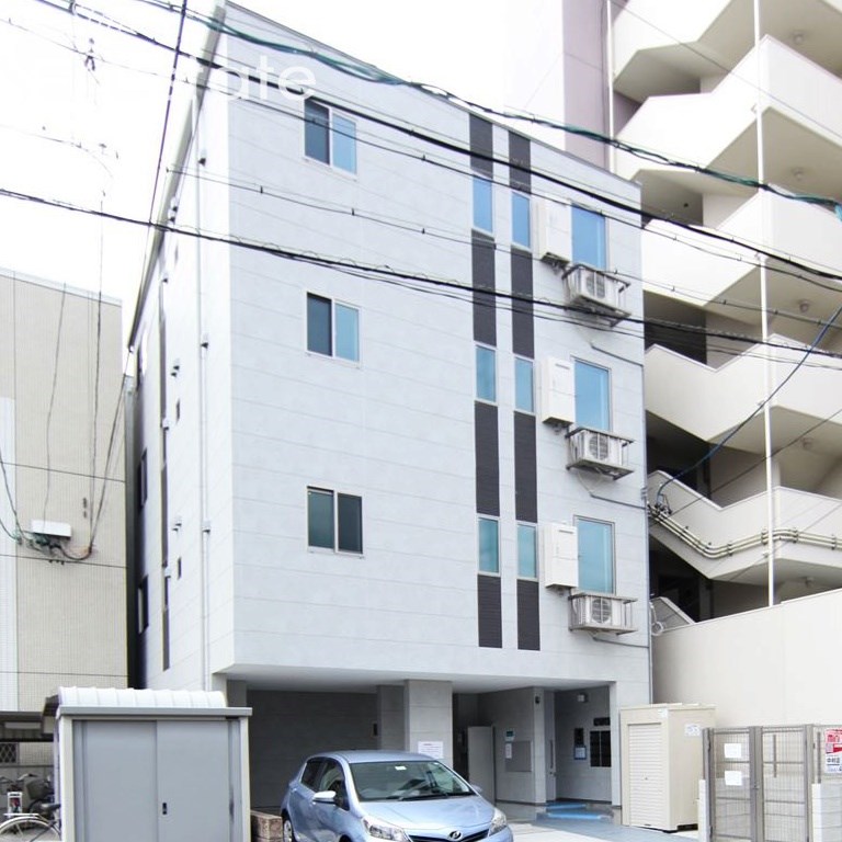 Ceres岩塚駅前B棟