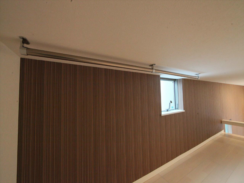 ロフトにもハンガー掛けあり