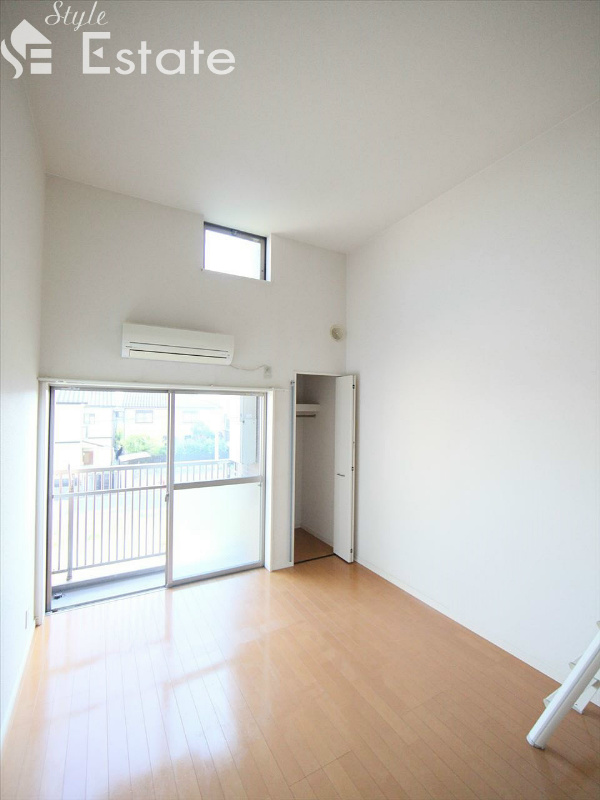 洋室 別角度から 天井高いです!!