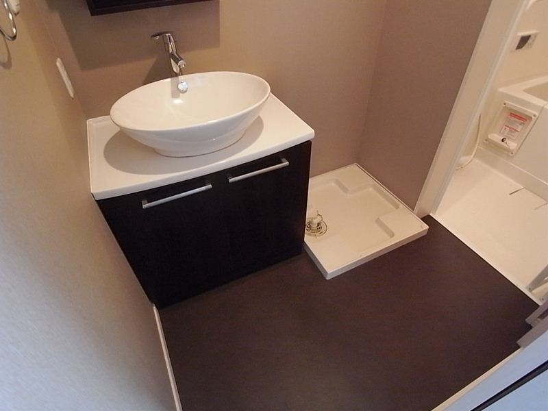 脱衣所 オシャレな独立洗面台付