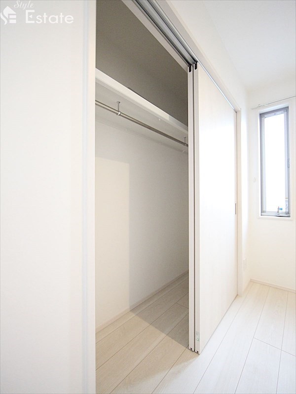 洋室にクローゼット 同仕様内装