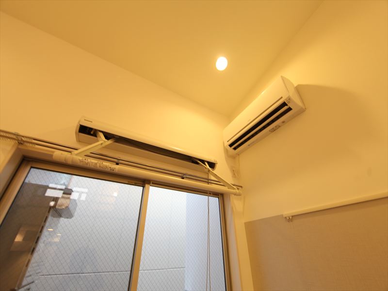 室内洗濯物干しエアコン付