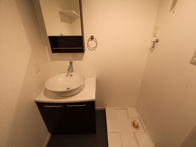 脱衣所 オシャレな独立洗面台付