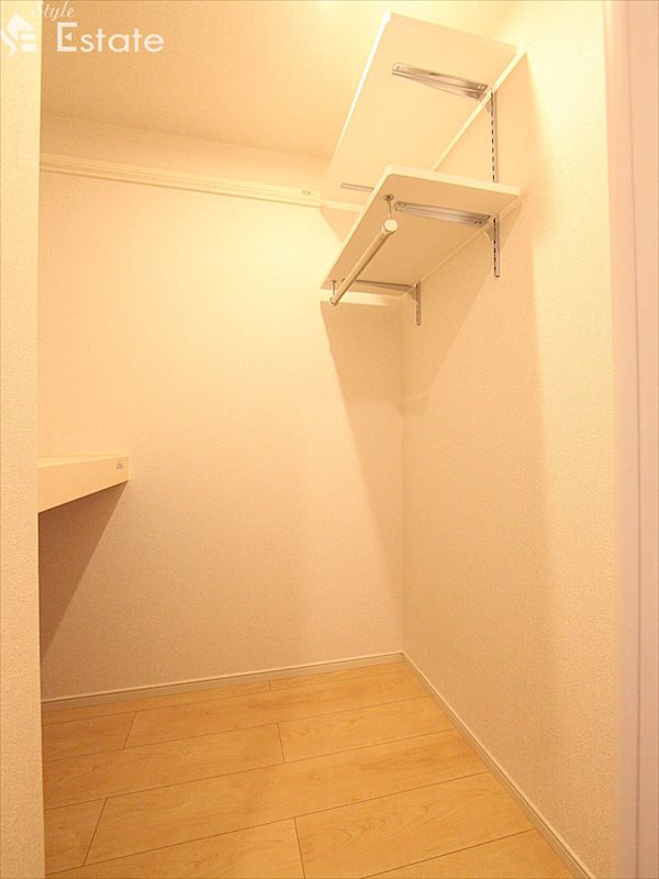 ヴォークインクローゼット 同仕様内装