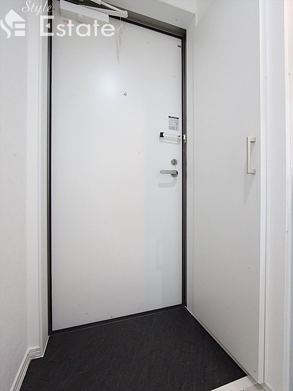 玄関 シューズボックス付 同仕様物件内