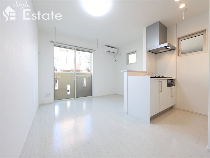 リビンング★エアコン付