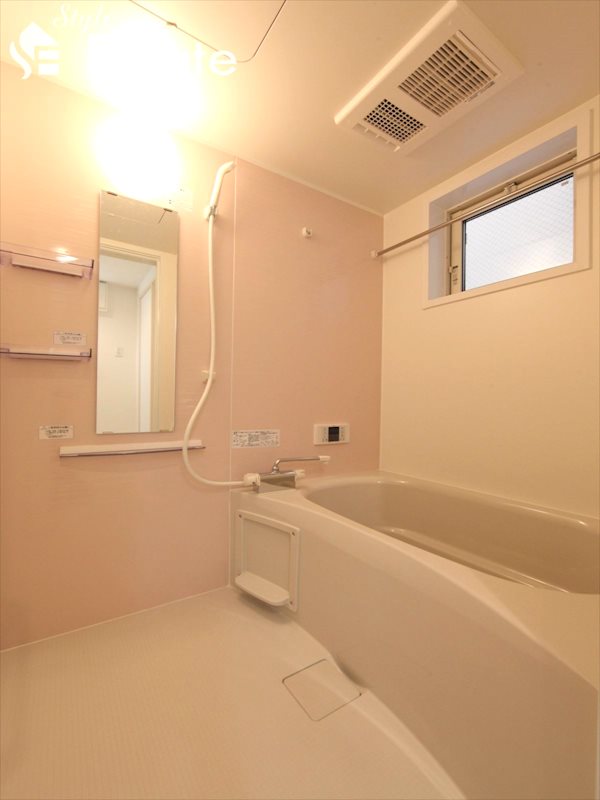 バスルーム★浴室乾燥機付★追い焚き機能付★鏡付