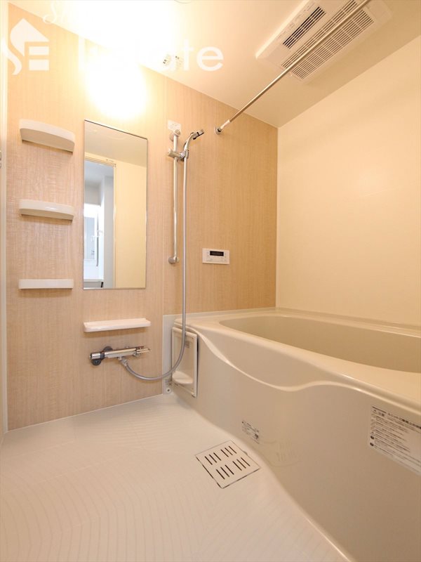 バスルーム★追い炊き機能付き★浴室乾燥機付