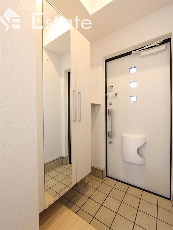 玄関★シューズボックス付き★鏡付