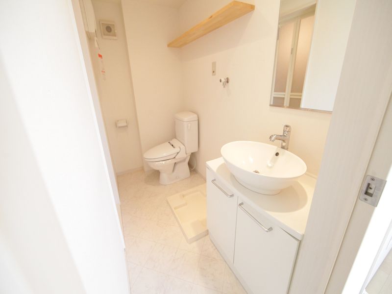 脱衣場 オシャレな洗面台!洗濯機置き場