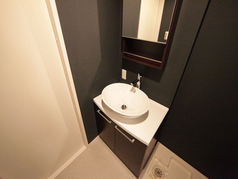 脱衣所 オシャレな独立洗面台付